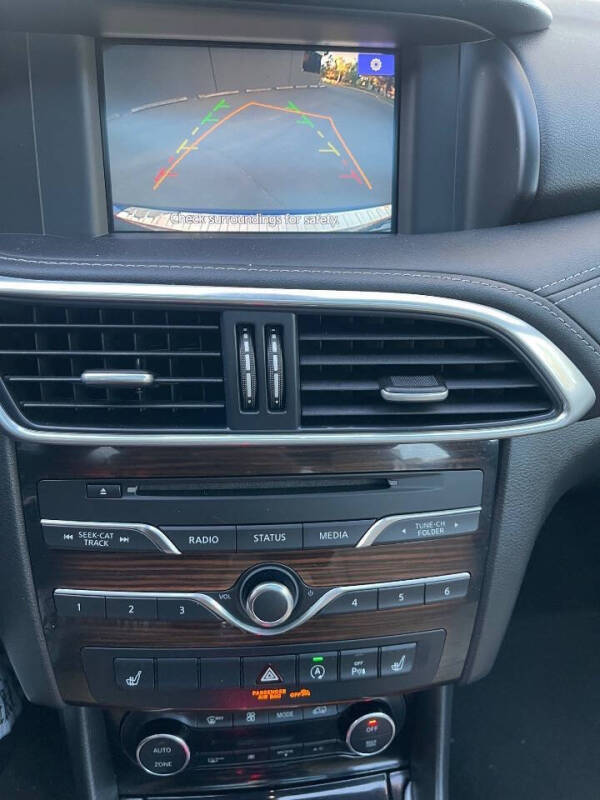 2017 Infiniti QX30 Premium