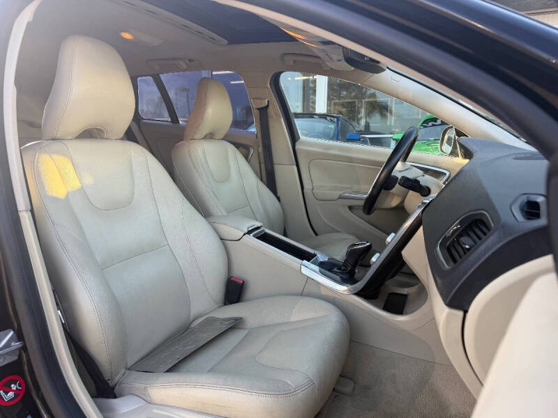 2015 Volvo V60 T5 Drive-E Platinum