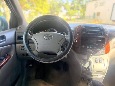 2005 Toyota Sienna XLE 7 Passenger