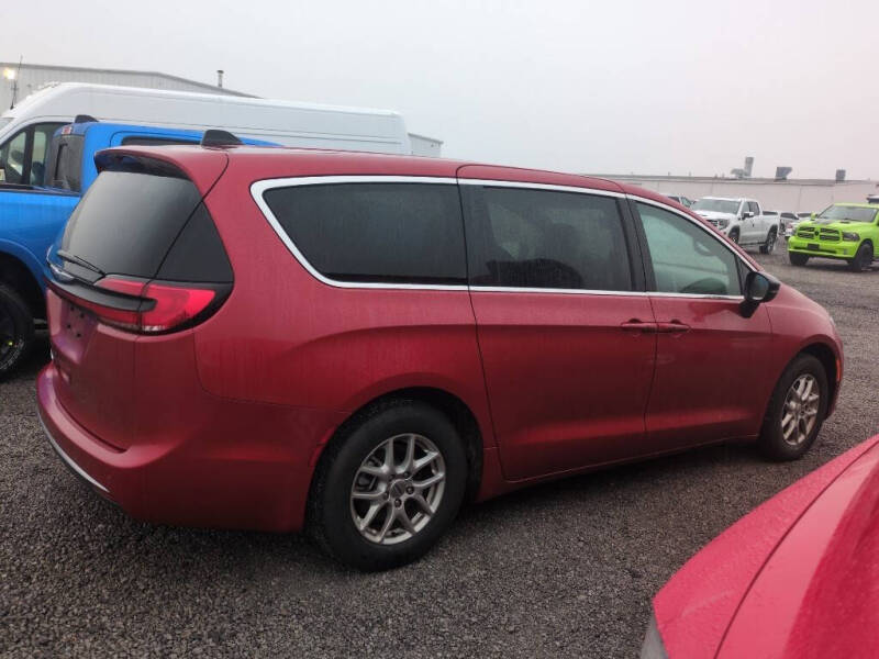 2025 Chrysler Pacifica Select