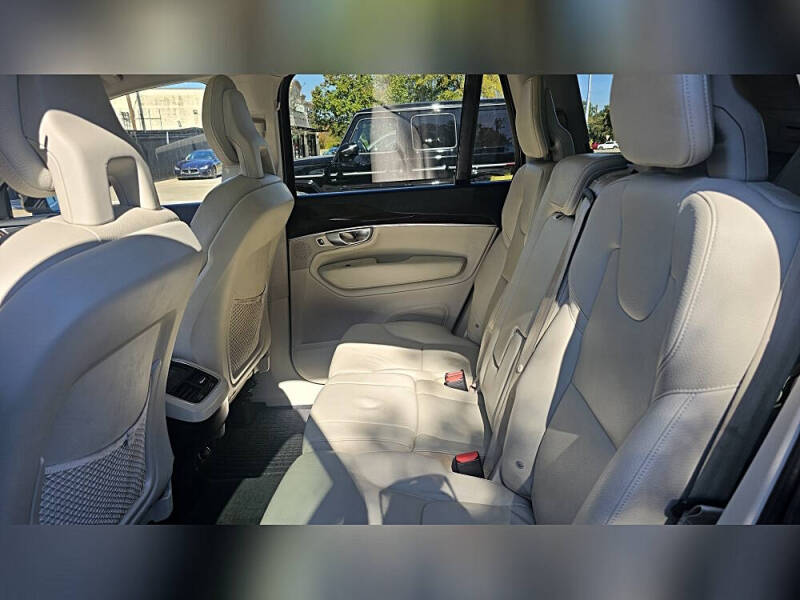 2017 Volvo XC90 T6 Momentum