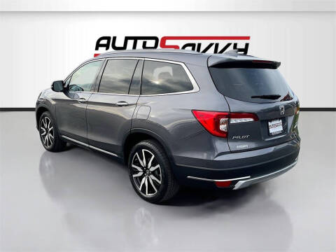 2021 Honda Pilot Touring w/Rear Captain's Chairs