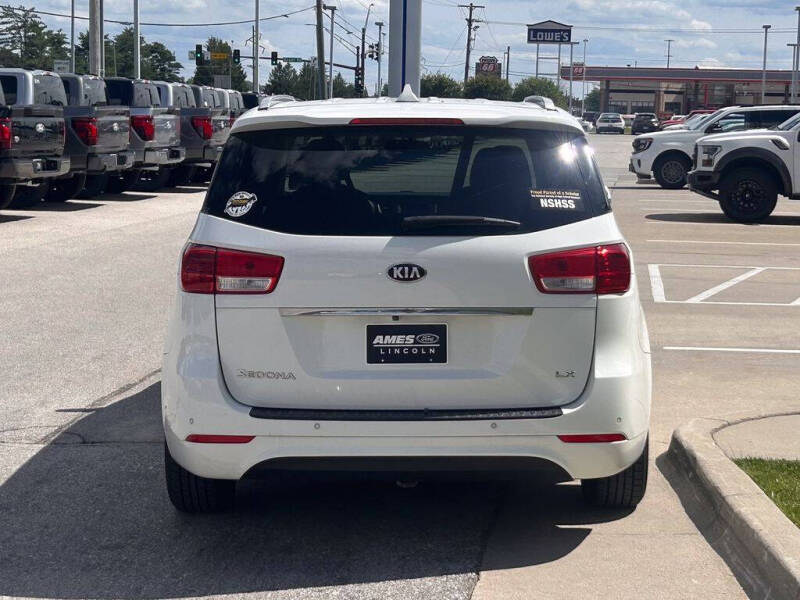 2017 Kia Sedona LX