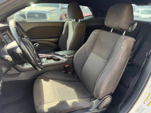 2015 Dodge Challenger SXT