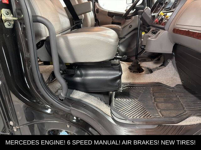 2004 Freightliner M2 106