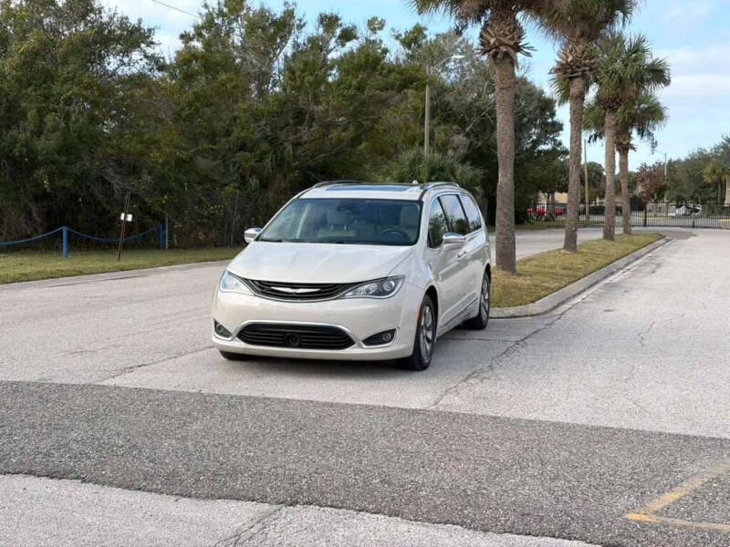 2017 Chrysler Pacifica Hybrid Platinum
