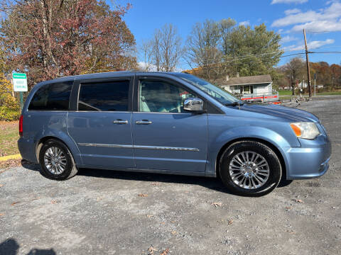 2011 Chrysler Town and Country for sale at Joshsav Motors in Walnutport PA