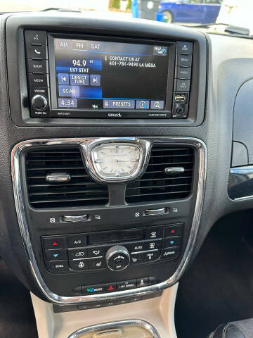 2014 Chrysler Town and Country 30th Anniversary