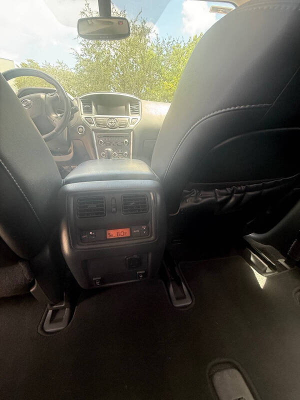 2017 Nissan Pathfinder SL