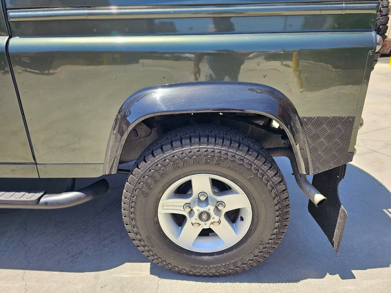 1990 Land Rover Defender 25