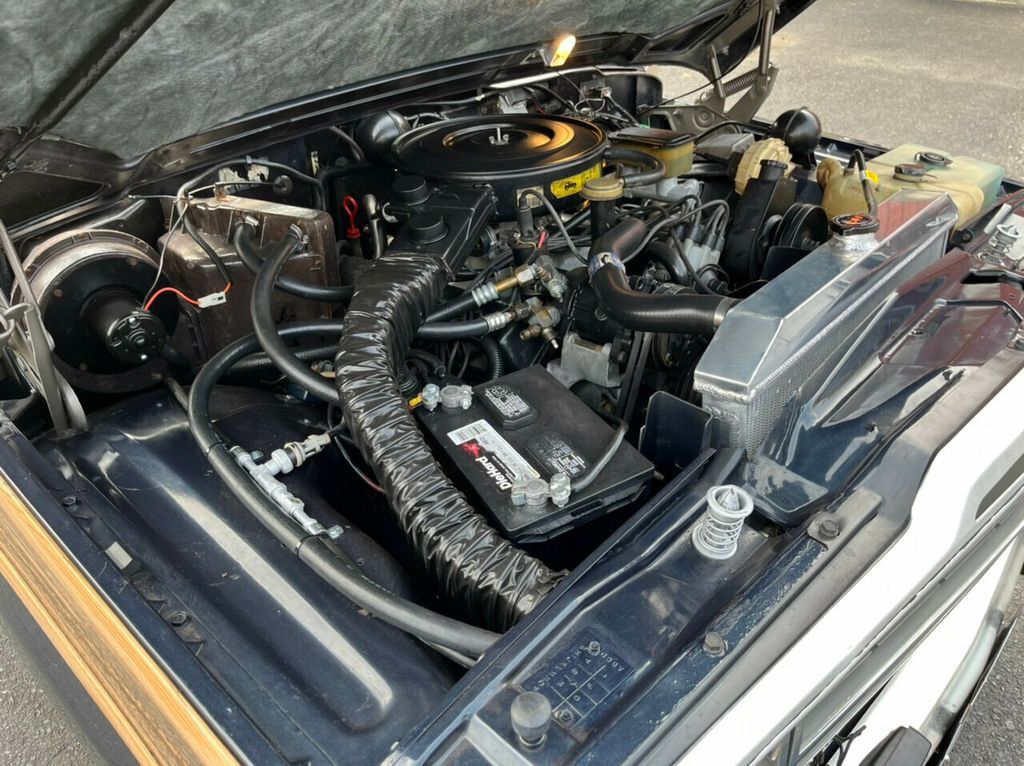 1990 Jeep Grand Wagoneer 39