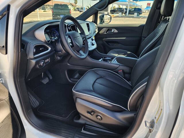 2027 Chrysler Pacifica Limited