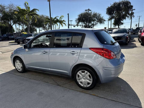 2011 Nissan Versa 1.8 S