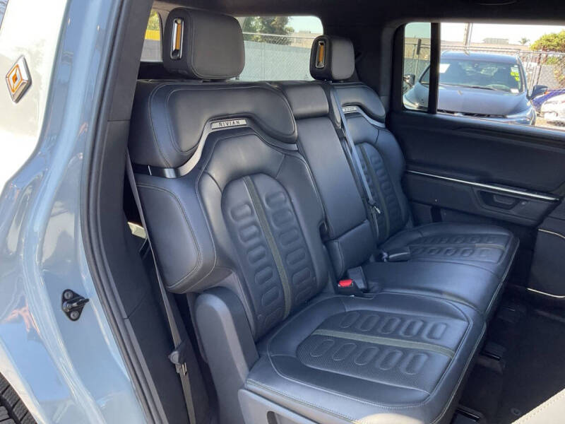 2025 Rivian R1S