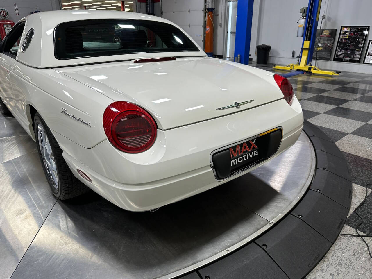 2003 Ford Thunderbird 122