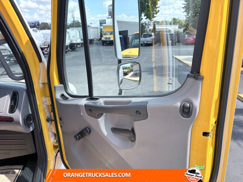 2020 Freightliner M2 106