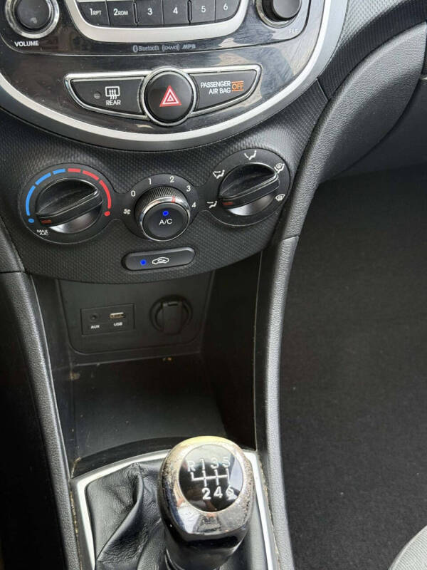 2014 Hyundai Accent SE