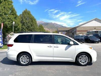 2017 Toyota Sienna XLE 8-Passenger