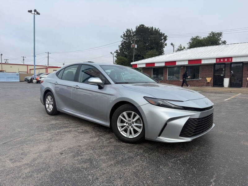 2025 Toyota Camry LE's photo