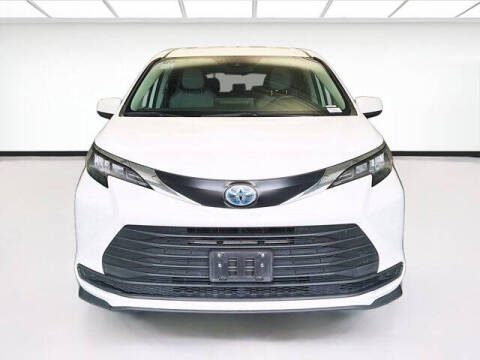 2024 Toyota Sienna LE 8-Passenger