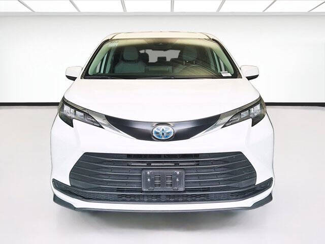 2024 Toyota Sienna LE 8-Passenger