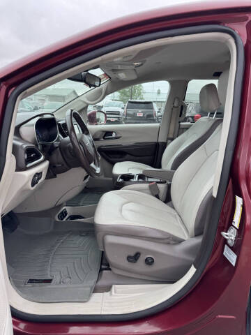 2017 Chrysler Pacifica Touring-L