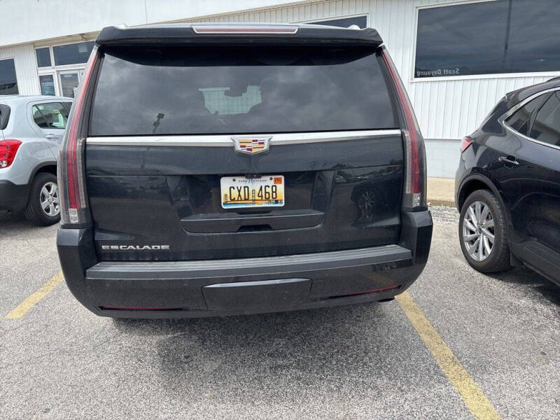 2018 Cadillac Escalade Luxury