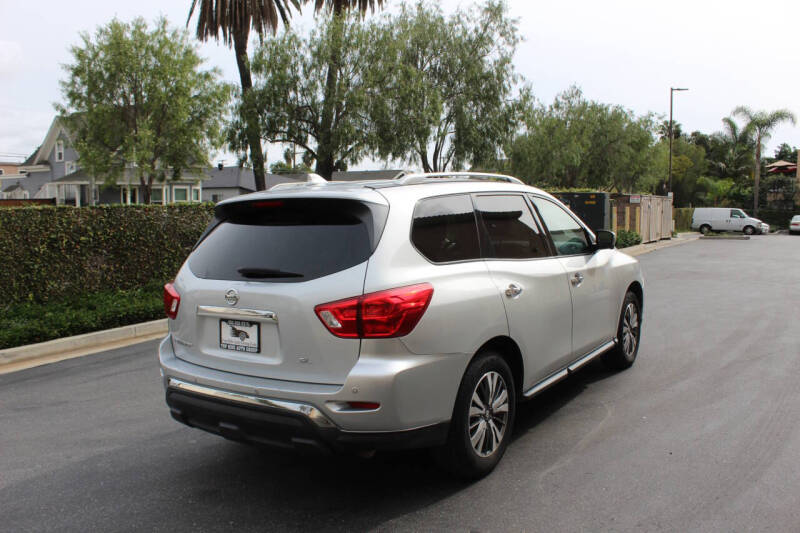 2020 Nissan Pathfinder SL