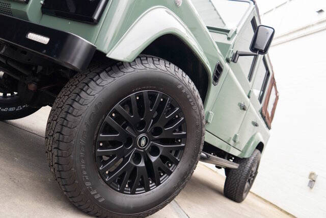 1990 Land Rover Defender 9