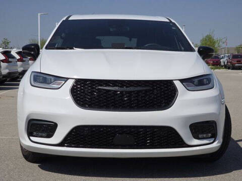 2024 Chrysler Pacifica Plug-In Hybrid Select