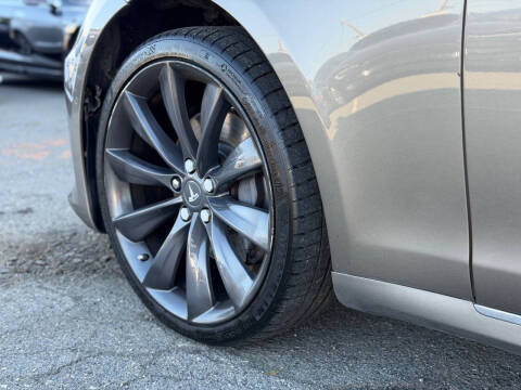 2016 Tesla Model S 90D