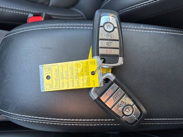 2022 Ford Escape Hybrid Titanium