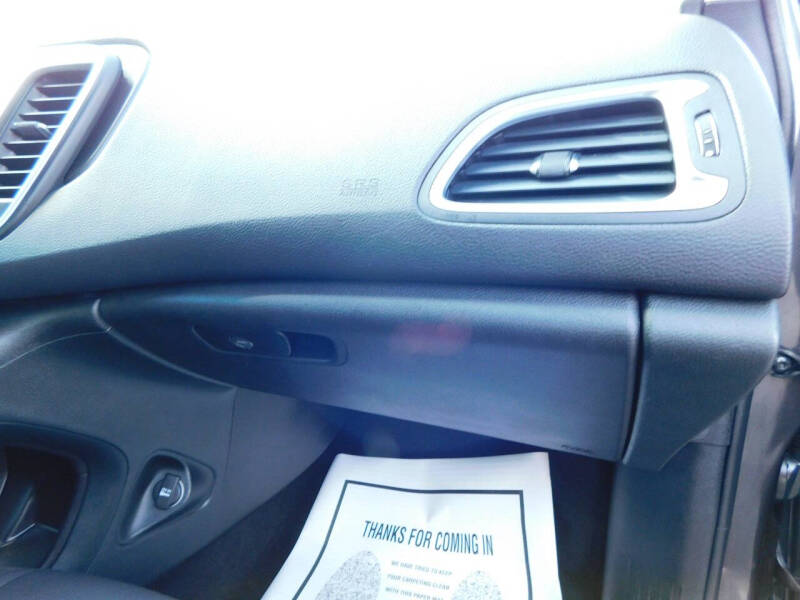 2015 Chrysler 200 LX