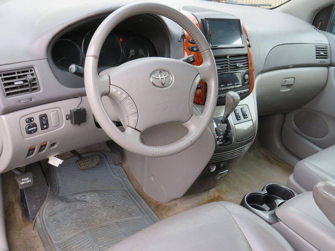 2008 Toyota Sienna for sale at Vrbo Motors in Linden, NJ