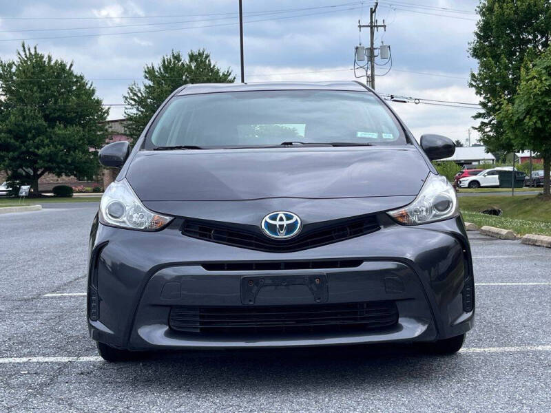 2016 Toyota Prius v Two
