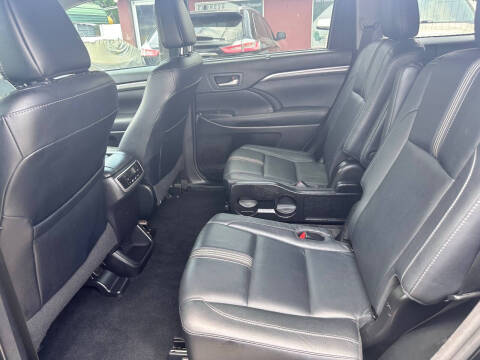 2017 Toyota Highlander SE