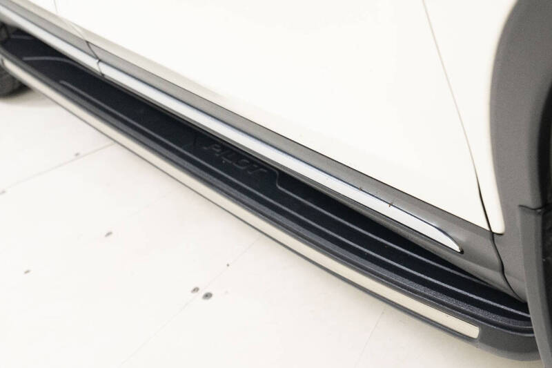 2019 Honda Pilot Touring w/Rear Captain's Chairs