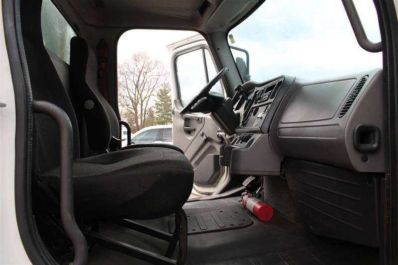 2013 Freightliner M2 106