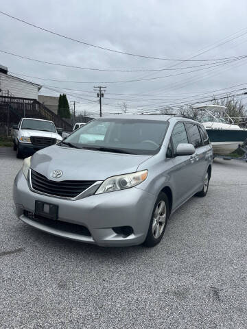 2011 Toyota Sienna LE 8-Passenger