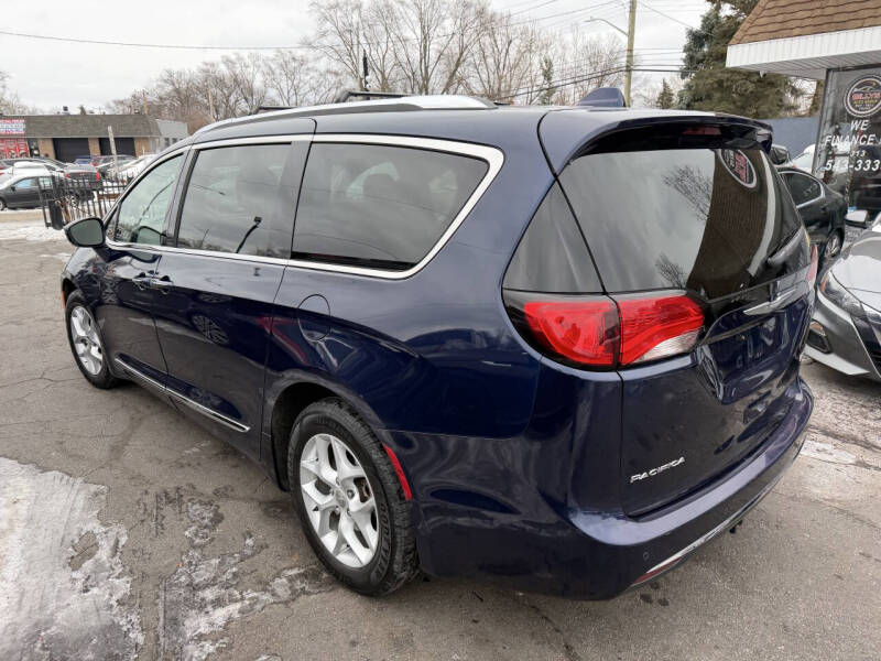 2017 Chrysler Pacifica Touring-L Plus