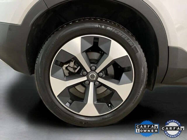 2025 Volvo XC40 B5 Plus Bright Theme