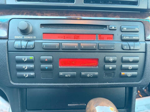 2004 BMW 3 Series 325xi