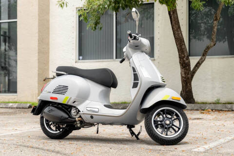 2023 Vespa 300