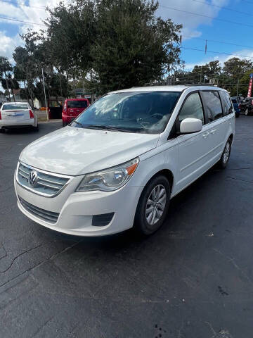 2012 Volkswagen Routan for sale at BSS AUTO SALES INC in Eustis FL