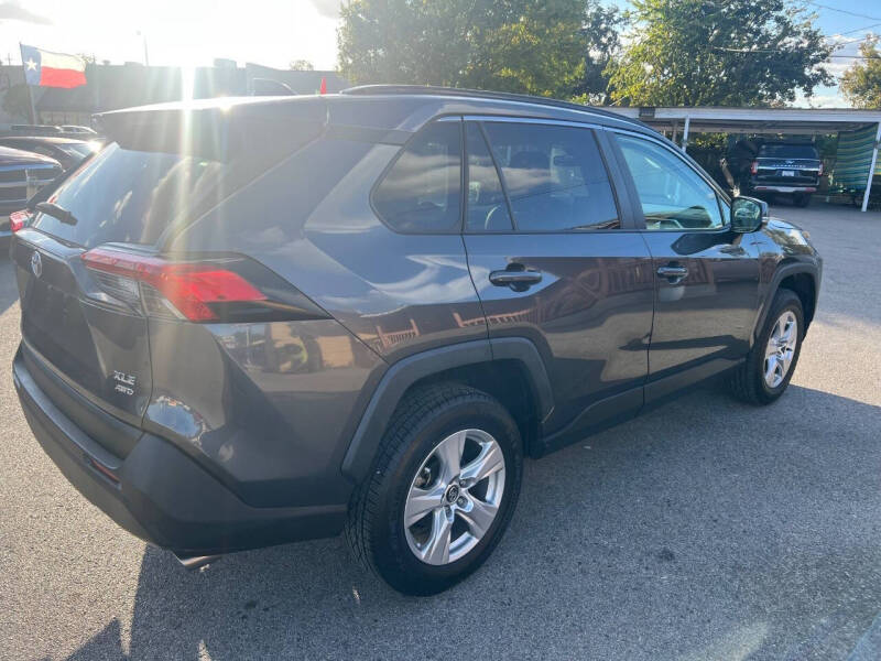 2020 Toyota RAV4 XLE