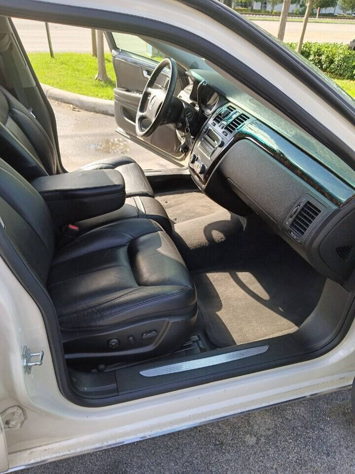 2011 CADILLAC Professional Chassis Sedan - $28,950