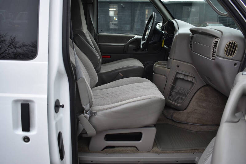 2002 Chevrolet Astro LS