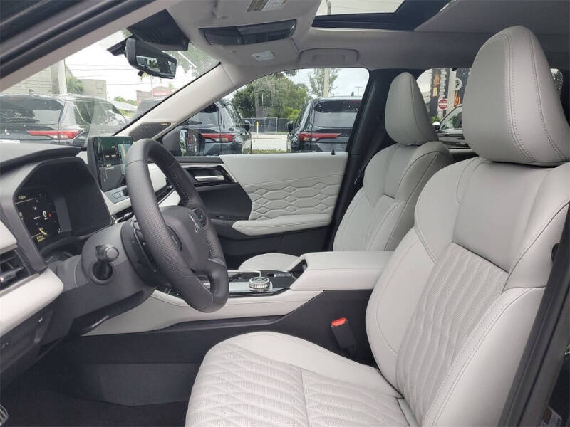 2025 Mitsubishi Outlander SEL Platinum Edition