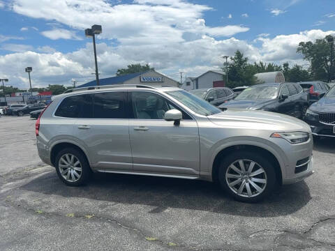 2016 Volvo XC90 T6 Momentum