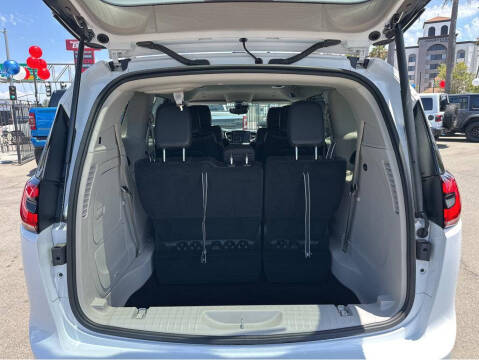2024 Chrysler Pacifica Plug-In Hybrid